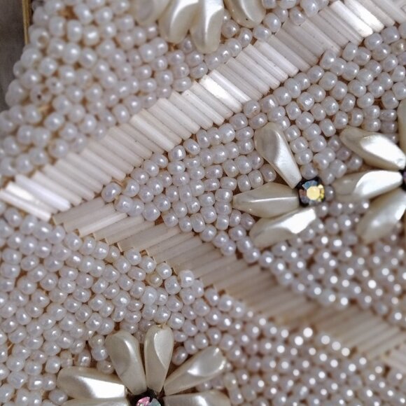 Vintage White Beaded Floral Evening Purse Gold Frame Handheld Clutch - Picture 4 of 11